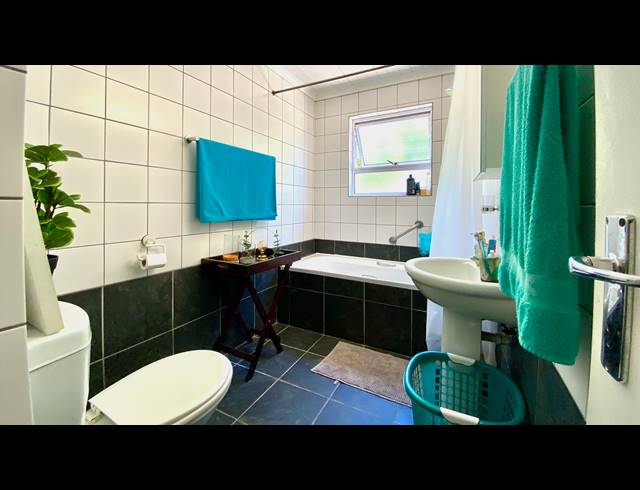 4 BEDROOM HOUSE FOR SALE IN VELDDRIF